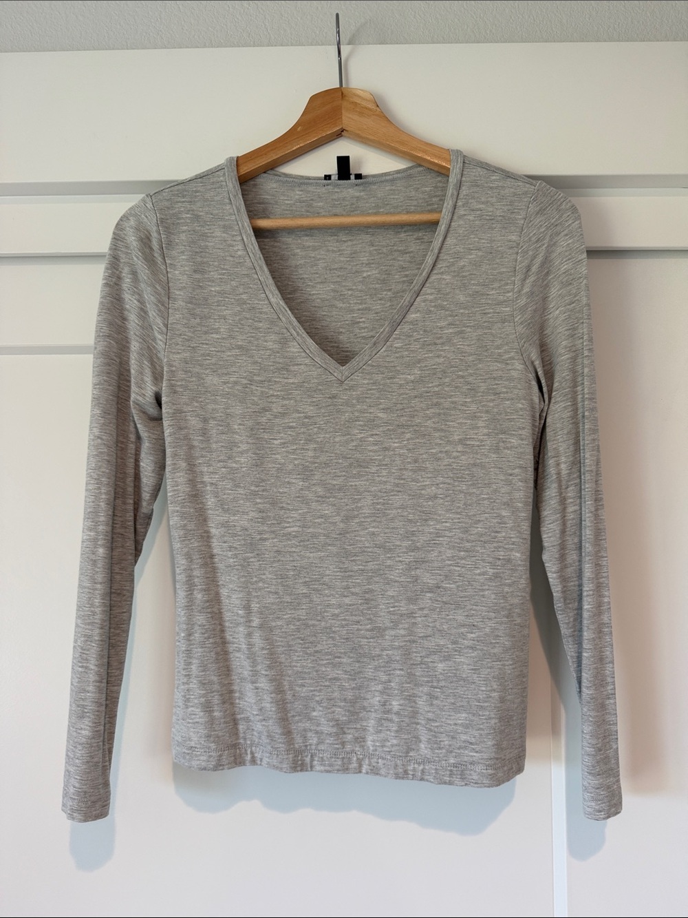 Express Heather Gray V-Neck Long Sleeve Tee